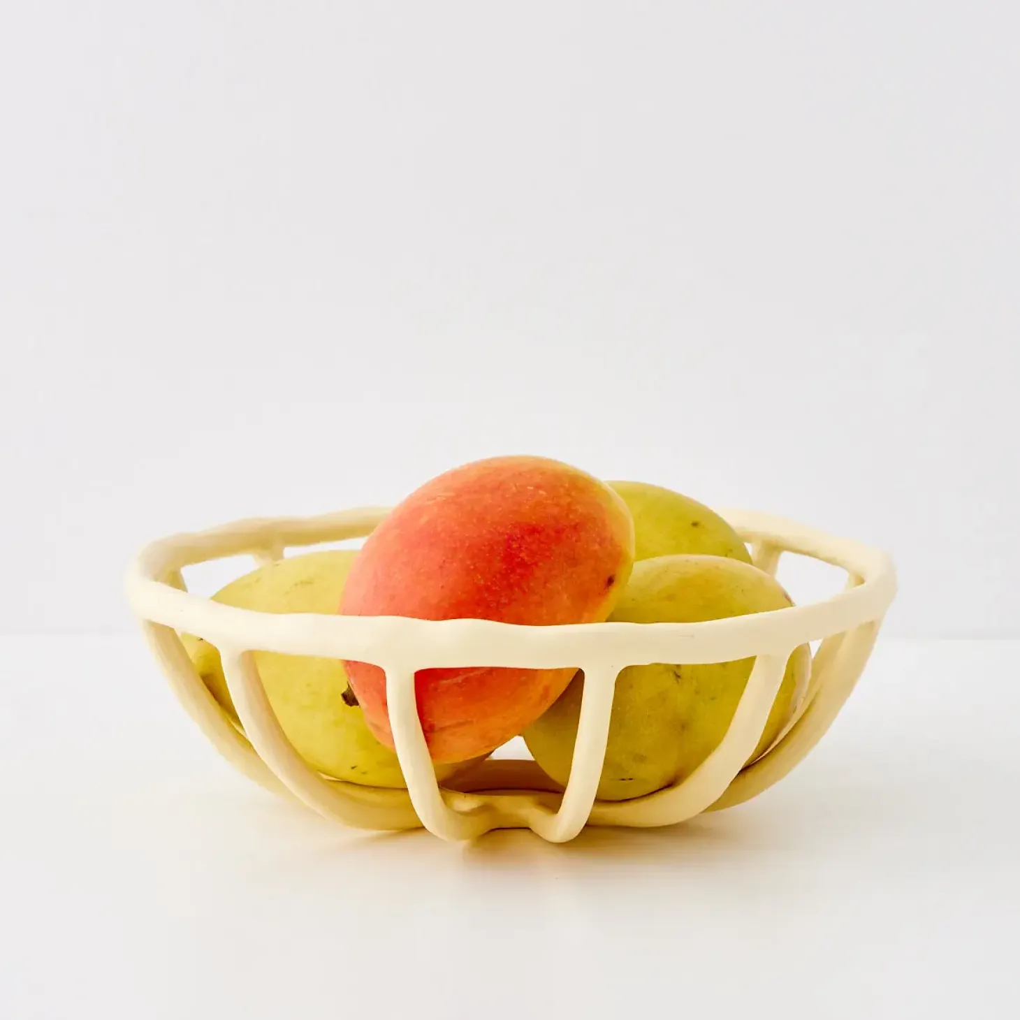 Fashion GigiandTom Weave Resin Fruit Bowl Beige